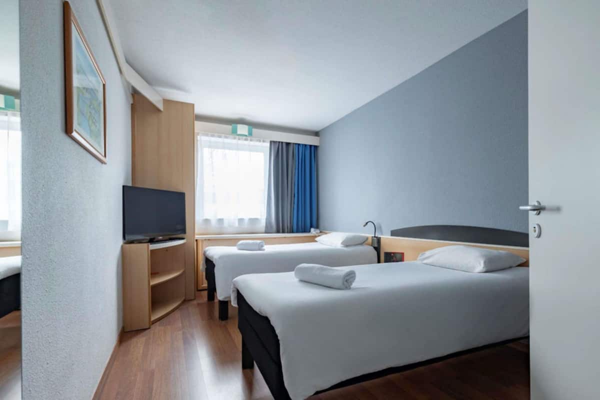 Standard-Zweibettzimmer, 2 Einzelbetten | Hochwertige Bettwaren, Verdunkelungsvorhänge, schallisolierte Zimmer