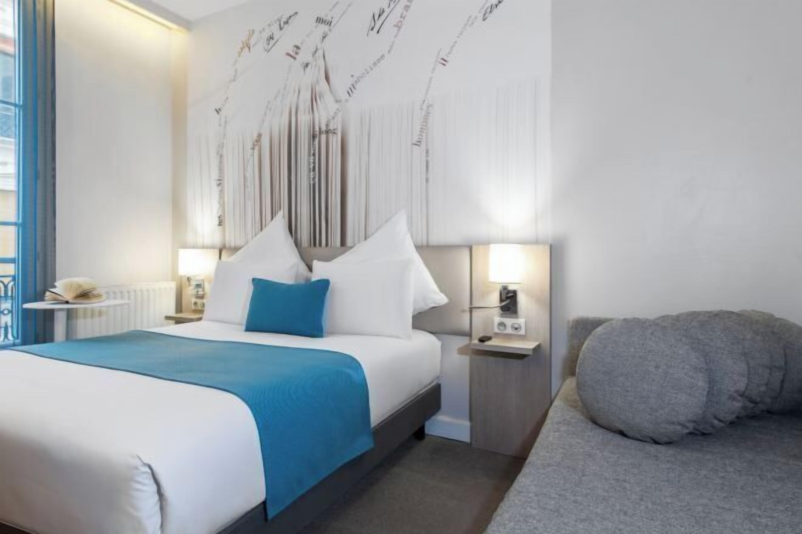 Premium bedding, in-room safe, desk, blackout drapes