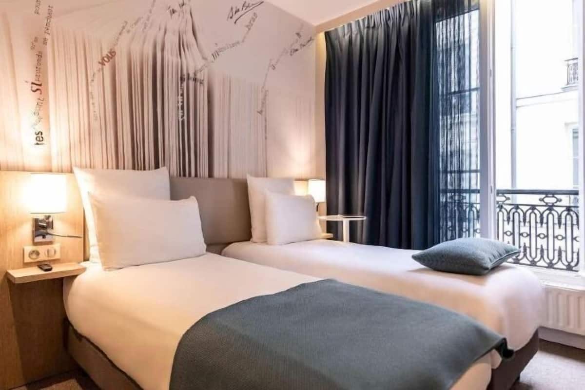 Premium bedding, in-room safe, desk, blackout curtains