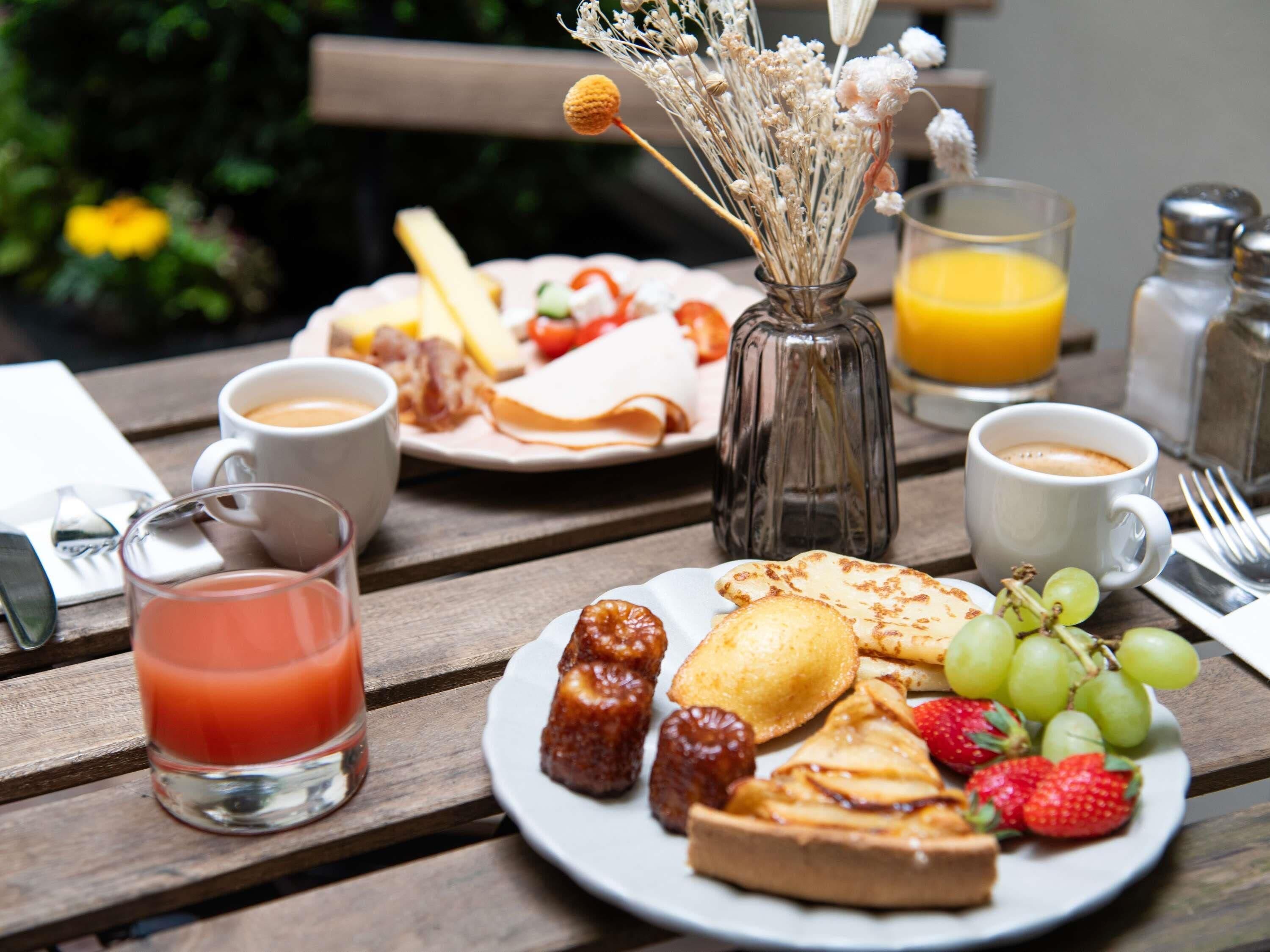daily buffet breakfast (eur 20 per person)