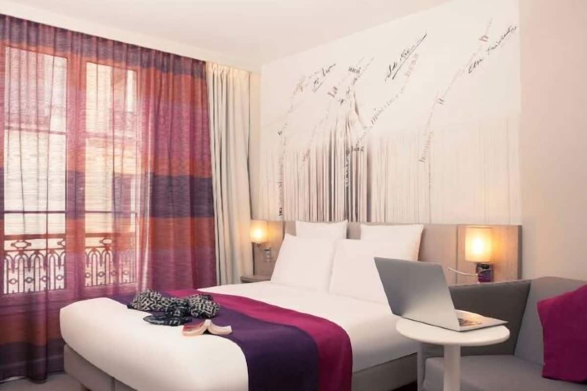 Premium bedding, in-room safe, desk, blackout curtains