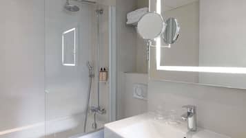 Privilege, Quarto, 1 cama Queen | Banheiro | Produtos de toalete biodegradáveis, secador de cabelo, toalhas de banho