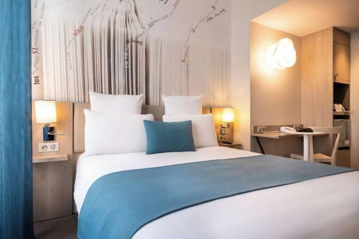 Premium bedding, in-room safe, desk, blackout curtains