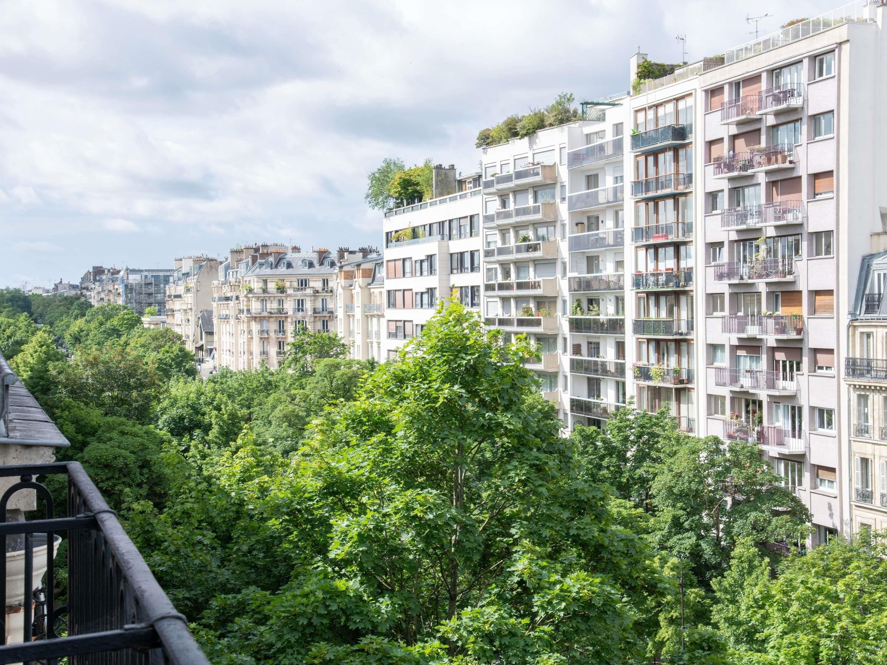 classic room, 1 double bed | premium bedding, in-room safe, desk, blackout curtains