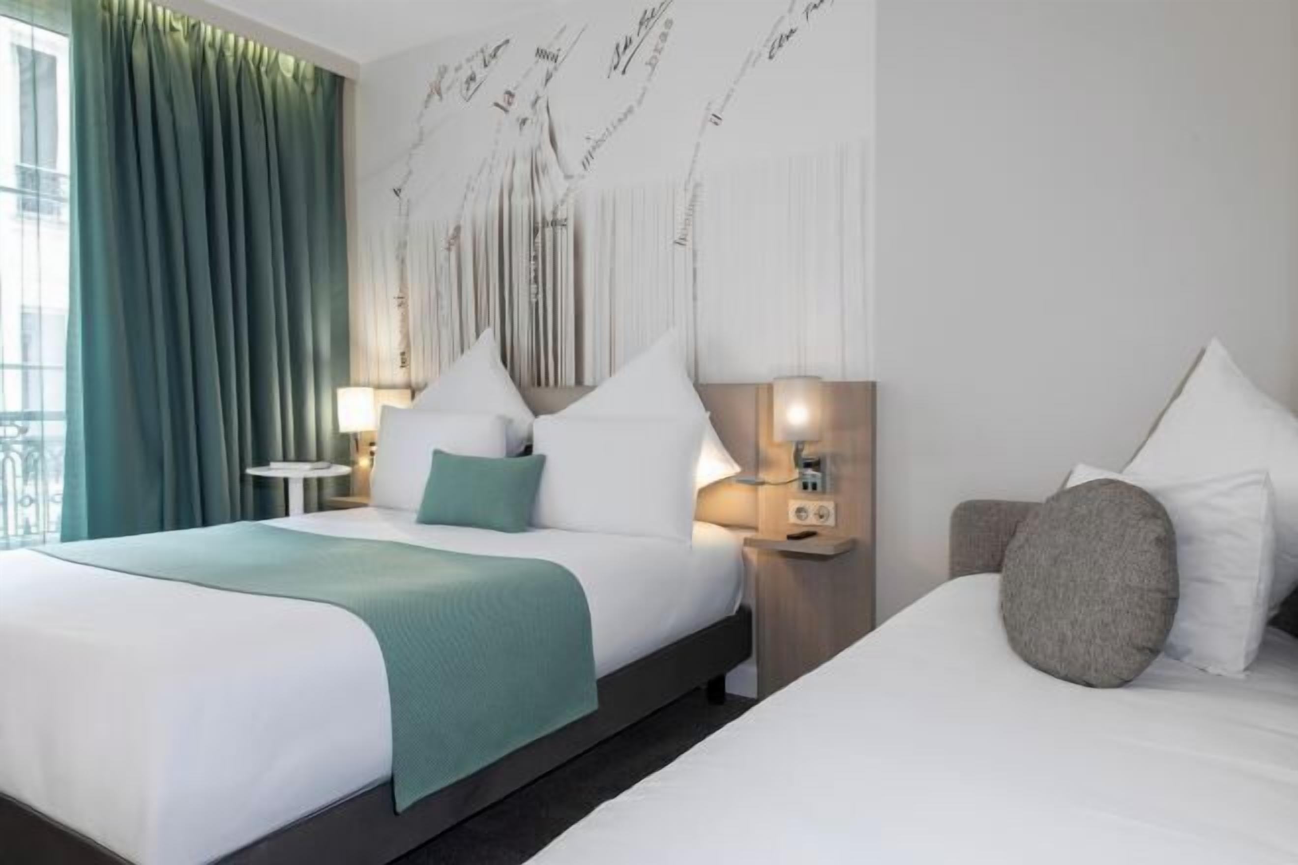 Sengetøy av topp kvalitet, safe på rommet og skrivebord