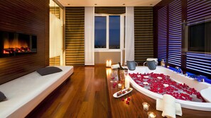 Grand Suite Experience | Baño | Ducha, artículos de higiene personal gratuitos, secador de pelo y bidé