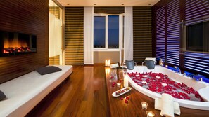 Romantic Room, 1 Bedroom, Hot Tub | Bathroom | Shower, free toiletries, hair dryer, bidet