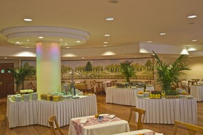 Daily self-service breakfast (EUR 15 per person) - Hotel Roma Aurelia Antica (Rome)