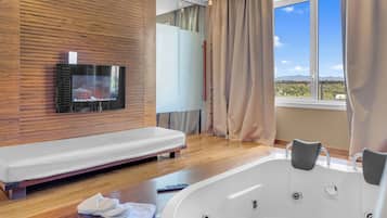 Grand Suite Experience | Minibar, una cassaforte in camera, una scrivania, tende oscuranti