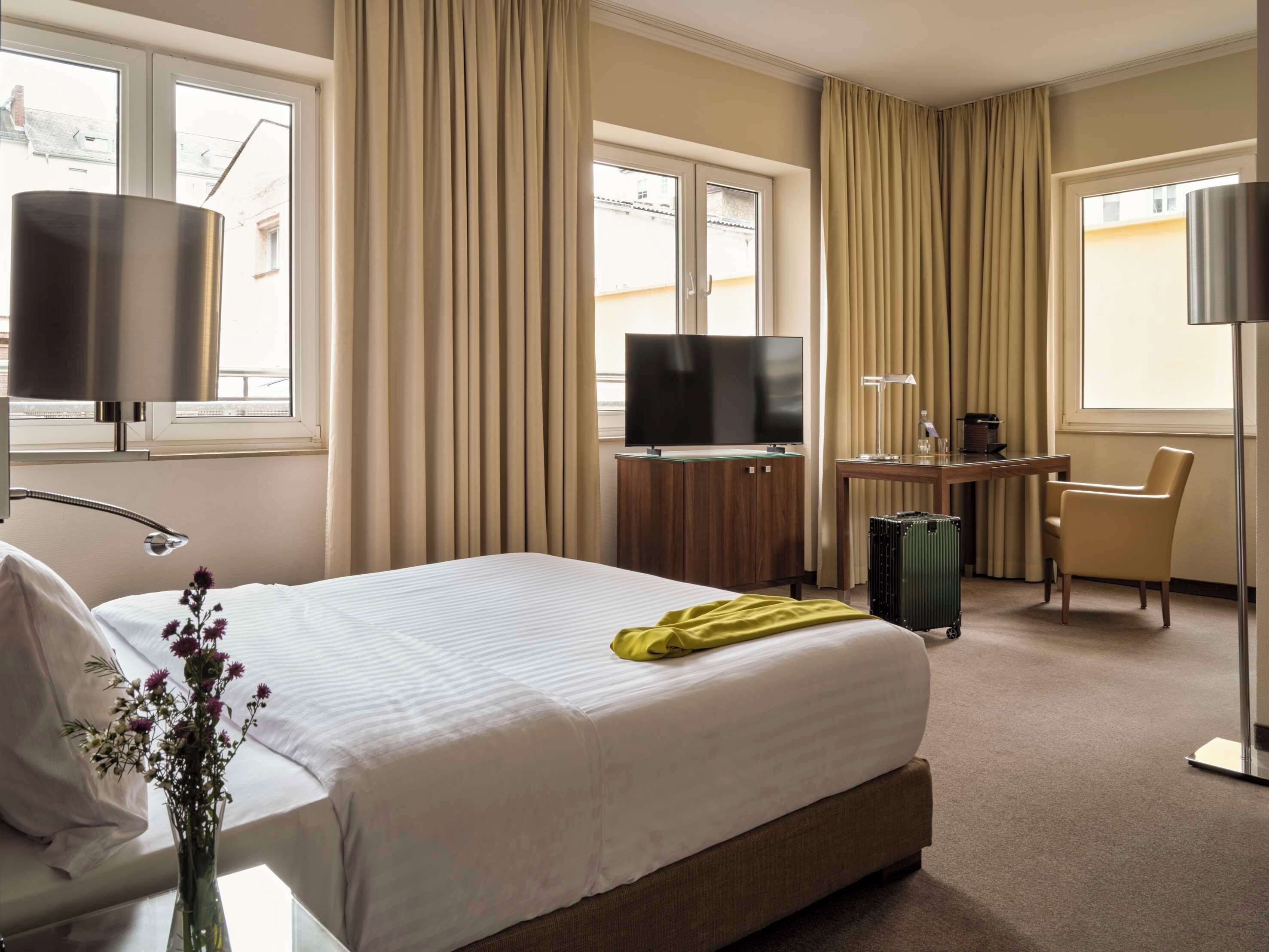 1 bedroom, hypo-allergenic bedding, pillow-top beds, in-room safe