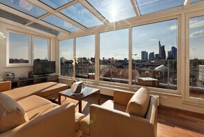 Hypo-allergenic bedding, pillow-top beds, in-room safe, desk - Flemings Hotel Frankfurt Main-Riverside (Frankfurt)