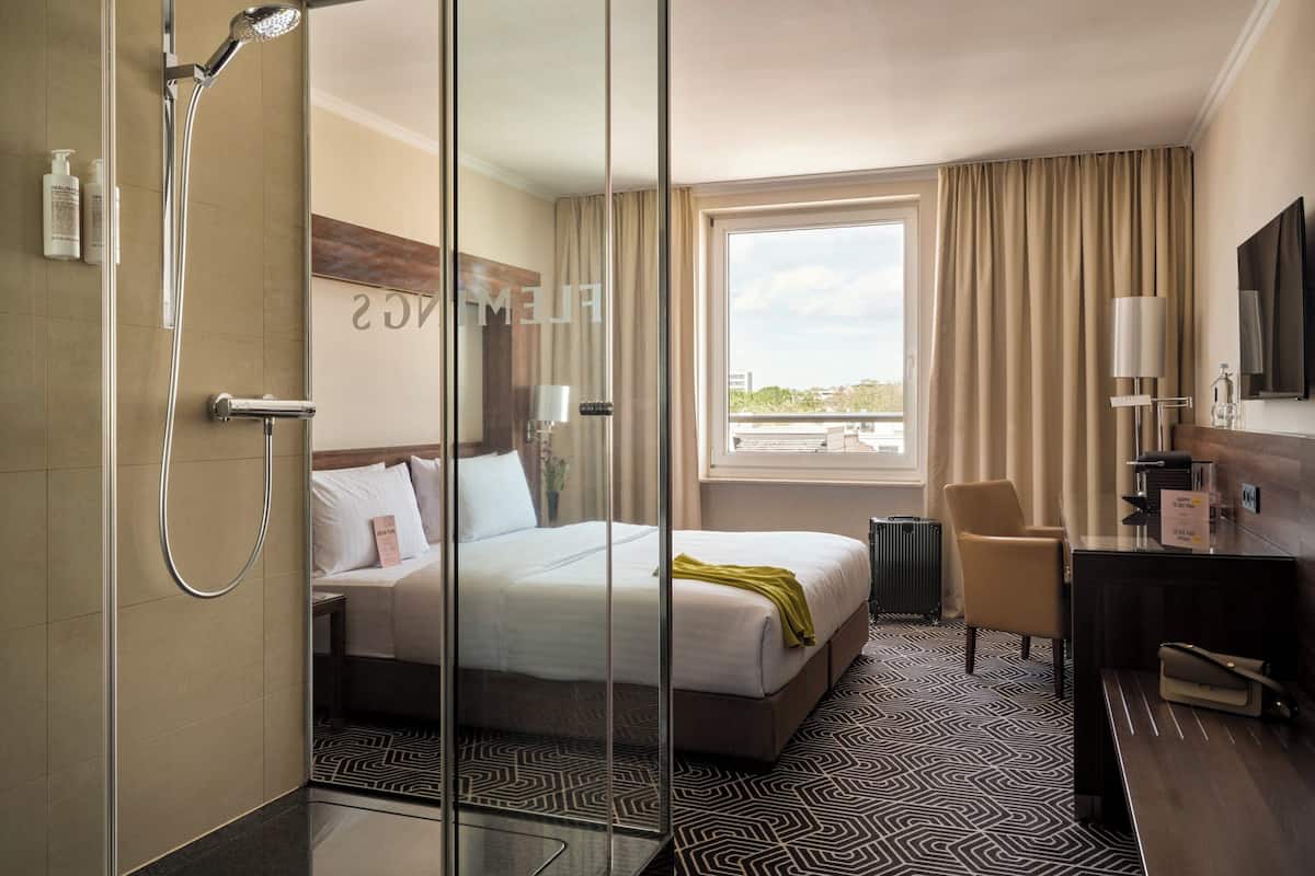 Superior Room, 1 King Bed (Plus) | Hypo-allergenic bedding, pillowtop beds, in-room safe, desk