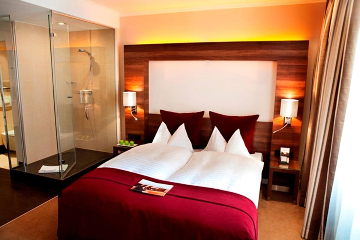 Hypo-allergenic bedding available, pillowtop beds, in-room safe, desk