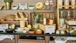 A breakfast buffet with various food items and beverages. - Flemings Hotel Frankfurt Main-Riverside (Frankfurt)