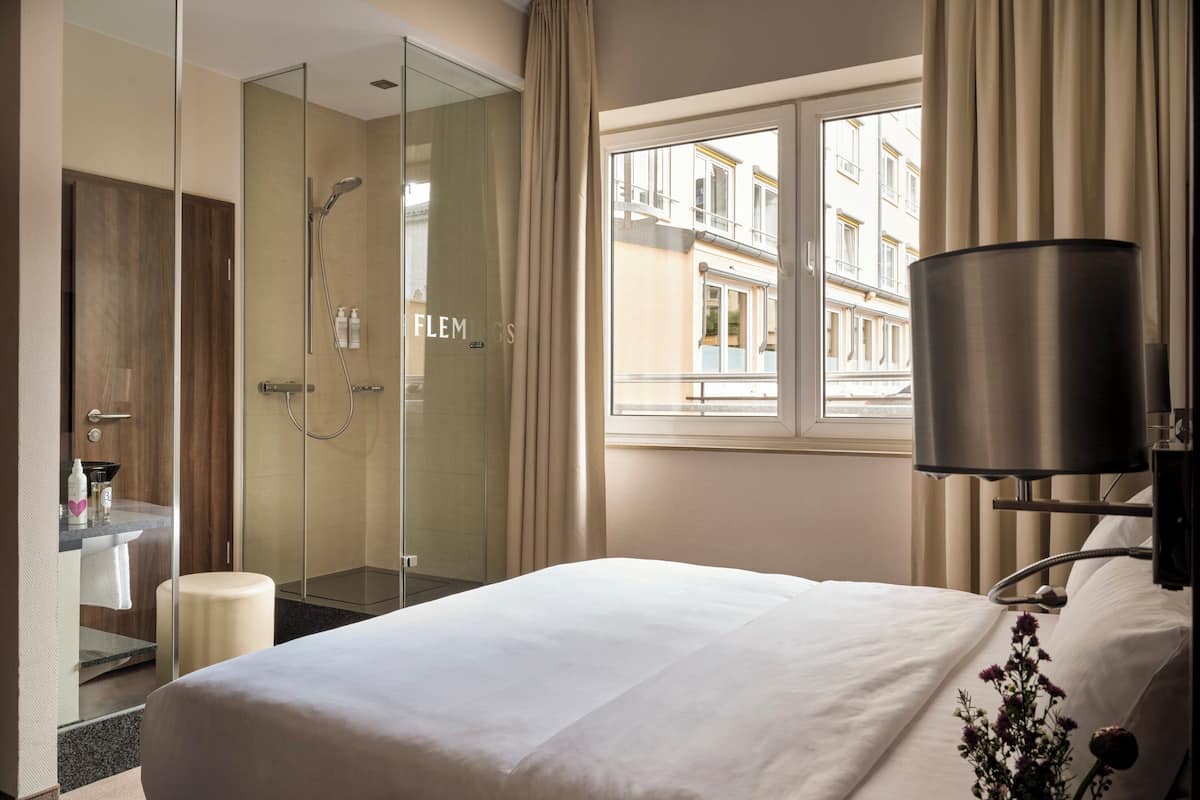 Superior Room, 1 Queen Bed | Hypo-allergenic bedding, pillowtop beds, in-room safe, desk