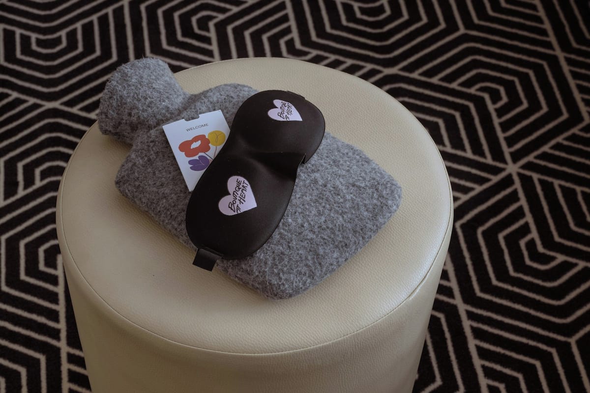 高级房, 1 张特大床 (Plus) | 防过敏的被褥、加厚床垫、客房内保险箱、办公桌