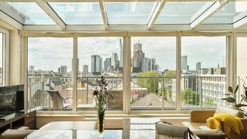 Hypo-allergenic bedding, pillowtop beds, in-room safe, desk