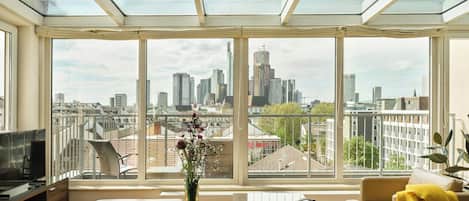 Hypo-allergenic bedding, pillowtop beds, in-room safe, desk