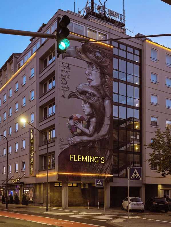 Fassade der Unterkunft – Abend/Nacht