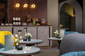 Daily buffet breakfast for a fee - Hôtel L'Ormaie & Spa (Paris)
