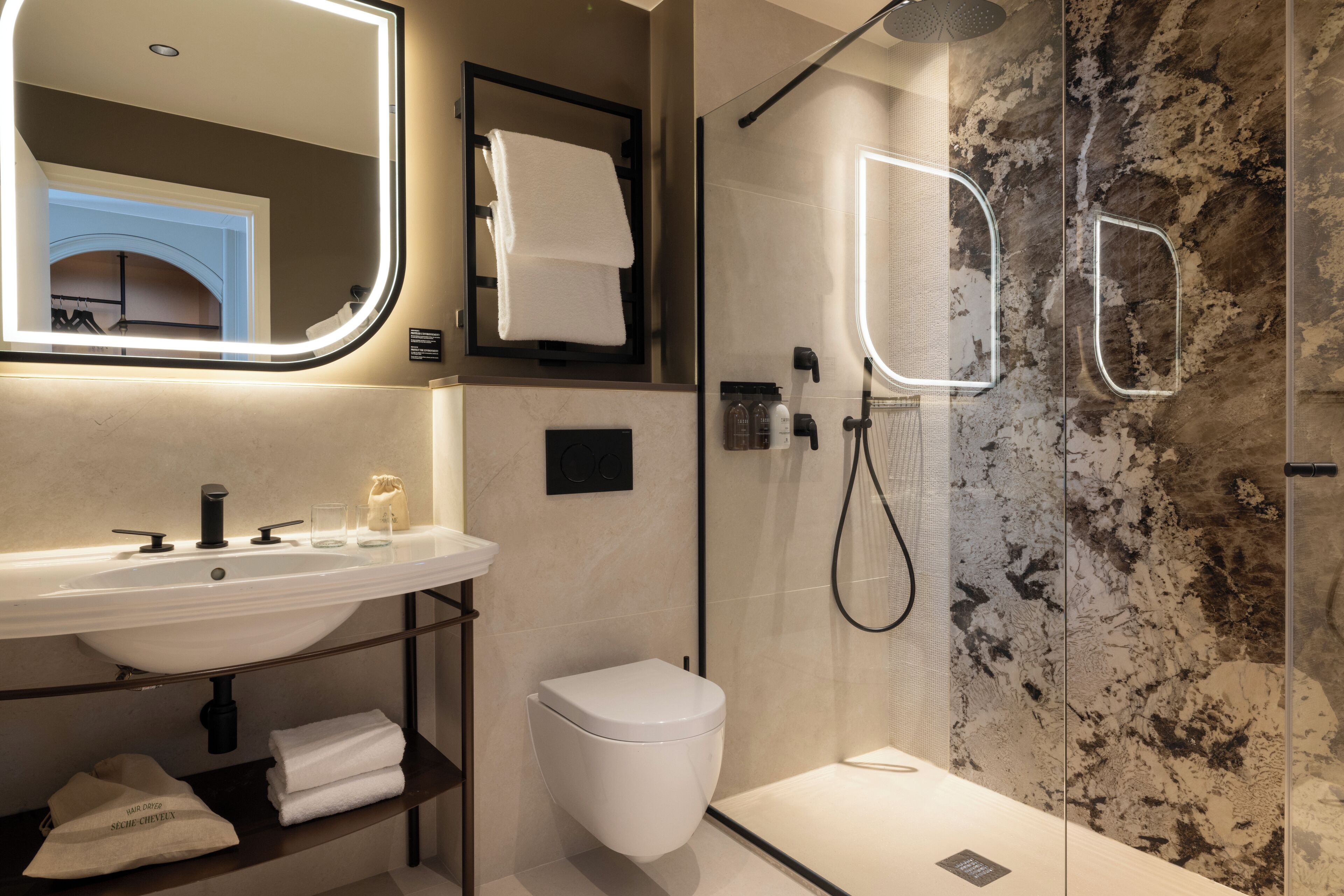 deluxe triple room | bathroom | free toiletries, hair dryer, bathrobes, slippers