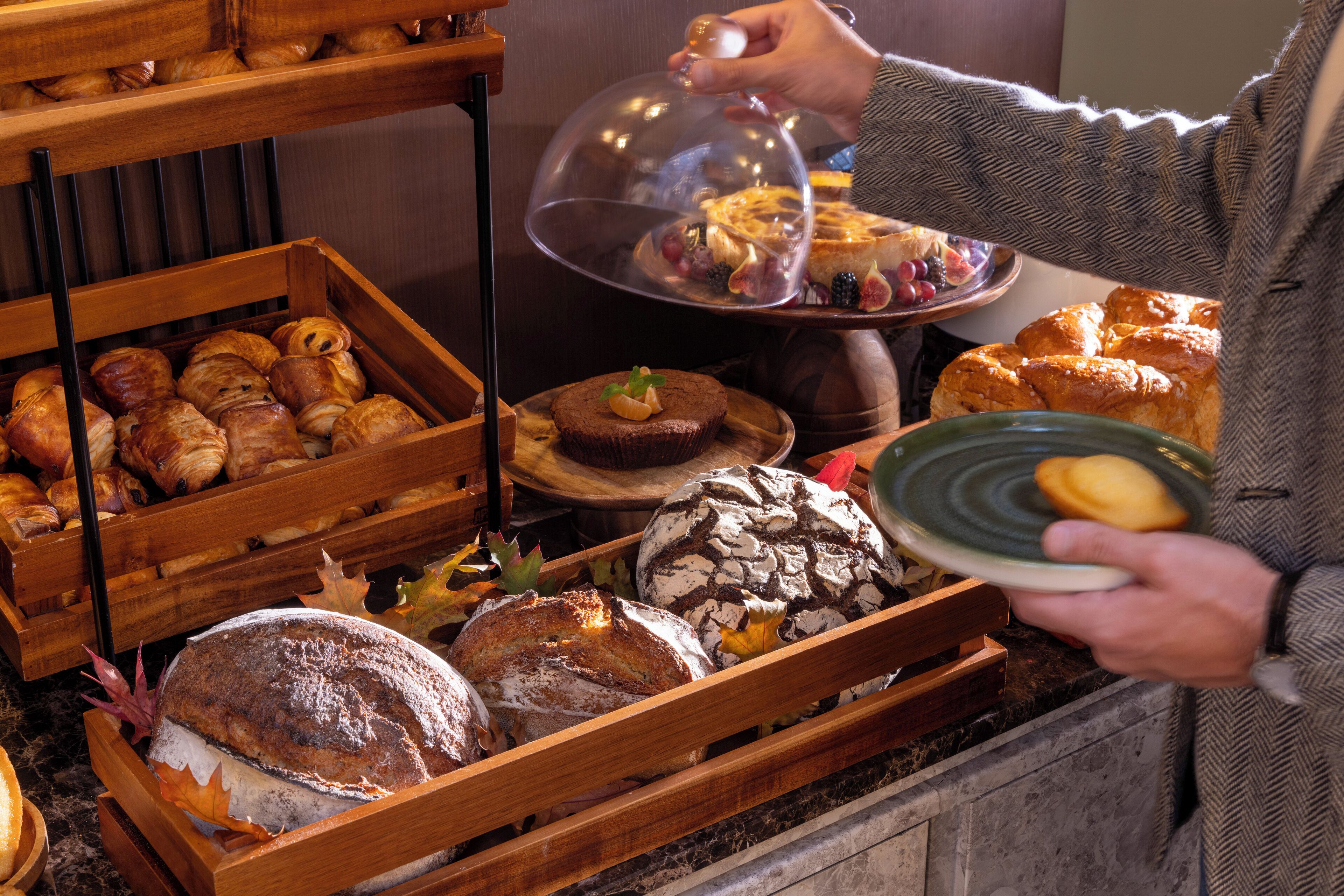 daily buffet breakfast (eur 21 per person)