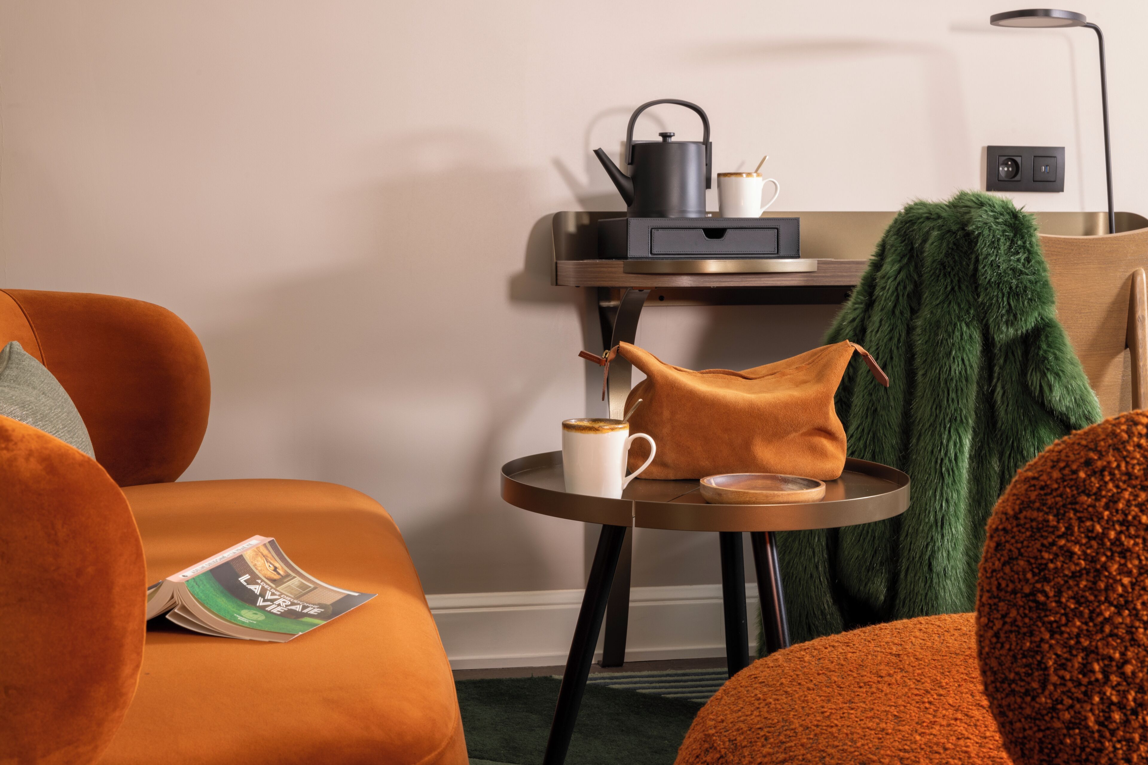 deluxe double room | living area | 22-inch flat-screen tv with digital channels, tv, offices