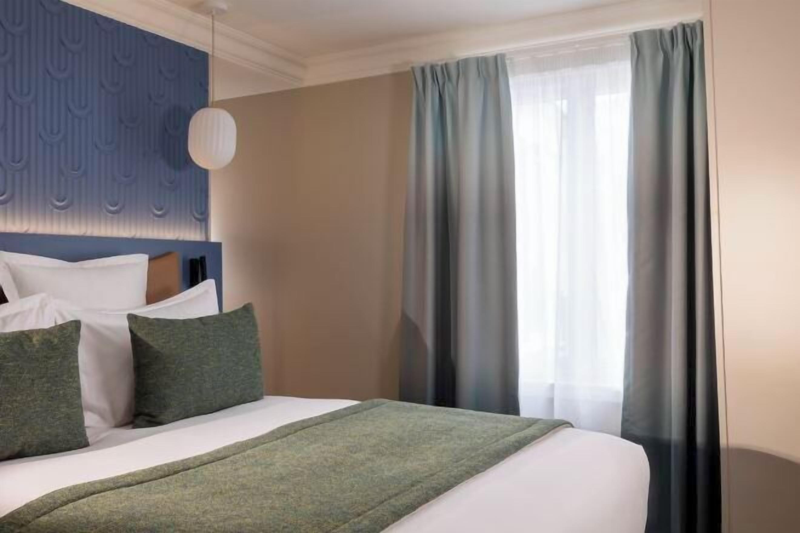 Premium bedding, in-room safe, individually decorated