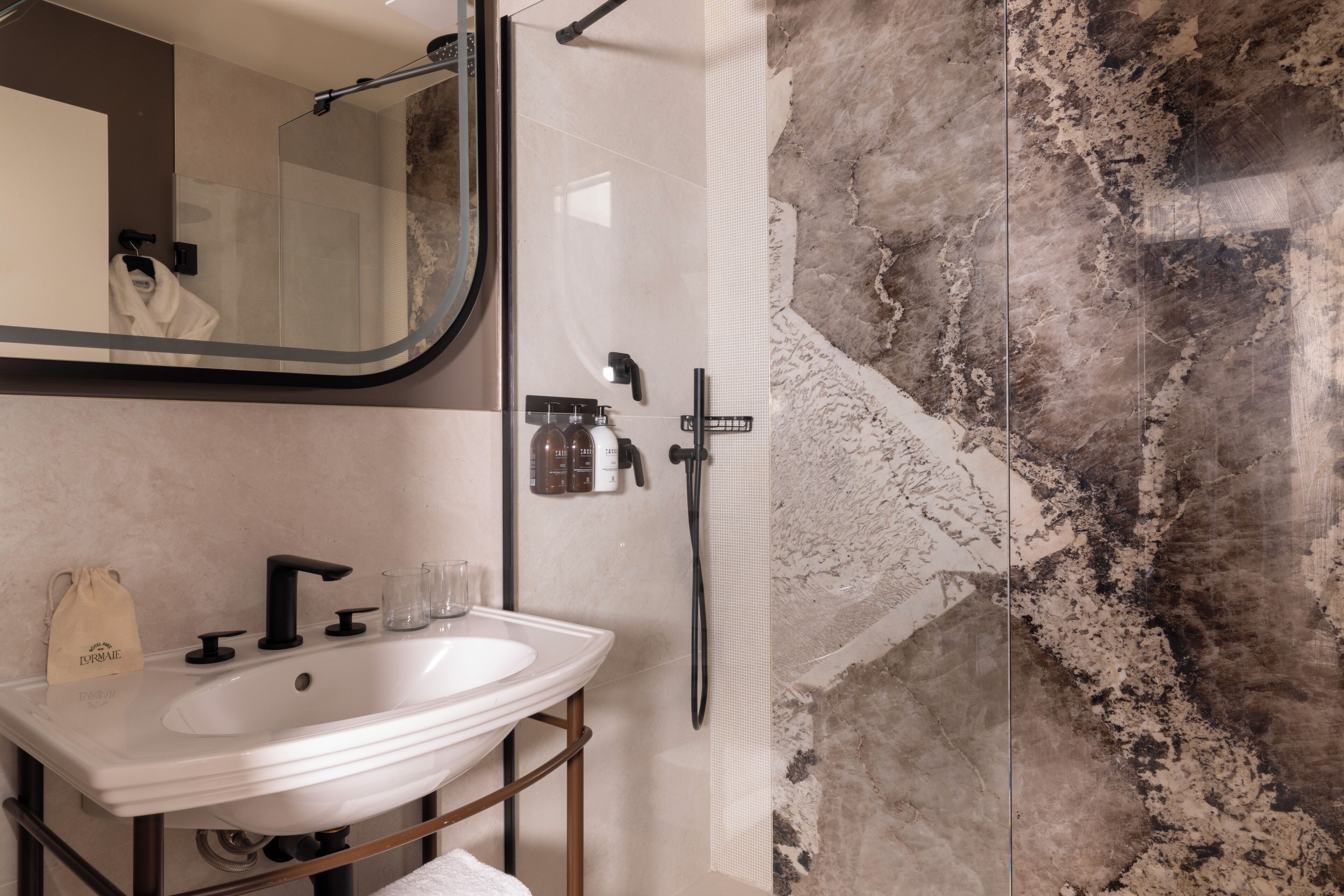 superior double room | bathroom | free toiletries, hair dryer, bathrobes, slippers