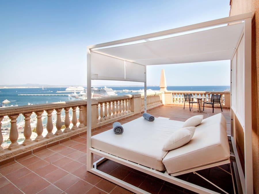 Minibar, in-room safe, desk, soundproofing