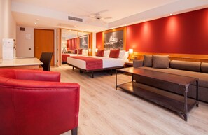 Minibar, Zimmersafe, Schreibtisch, schallisolierte Zimmer