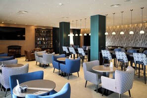 Blick aufs Meer, serviert Mittagessen und Abendessen