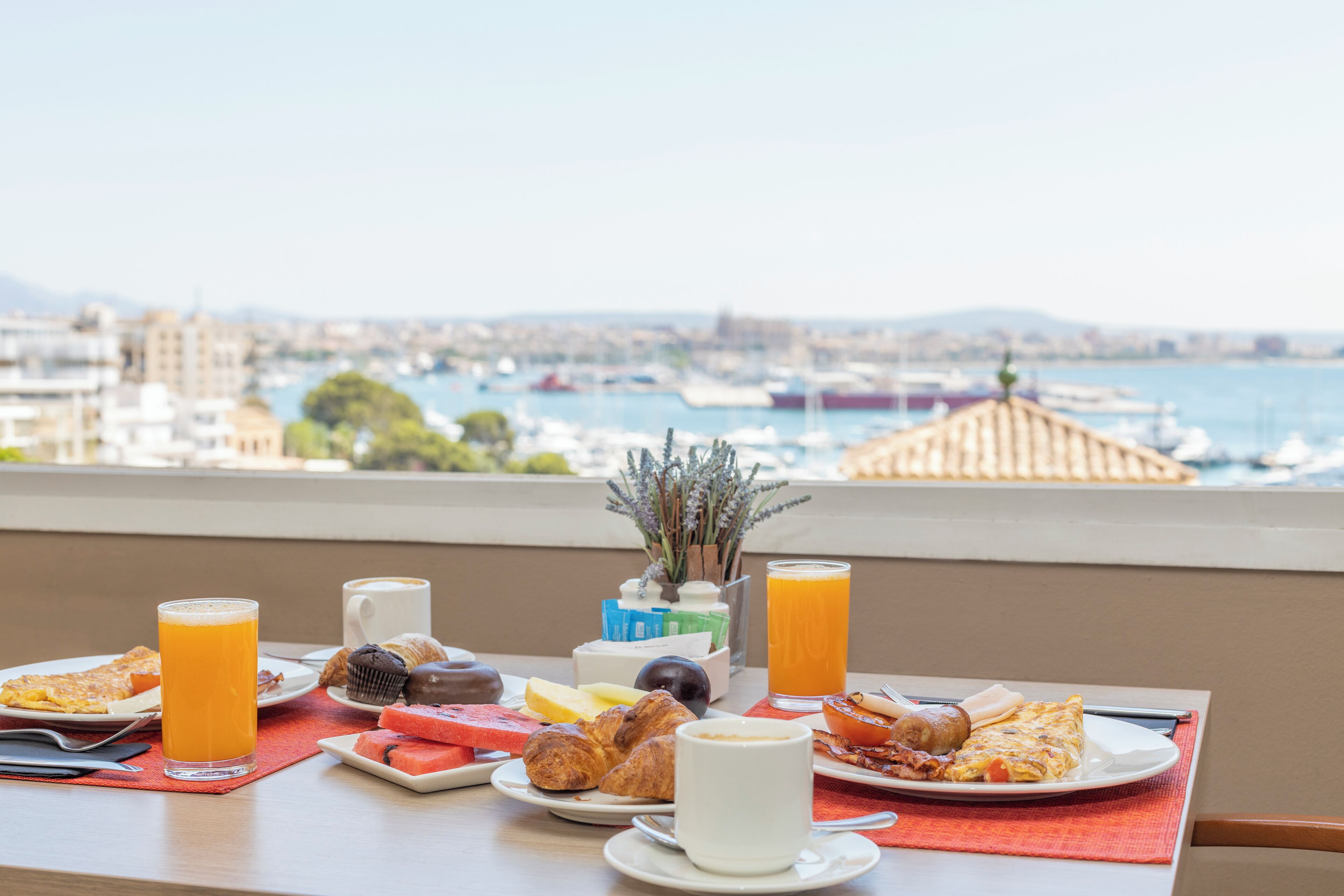 Desayuno buffet diario (EUR 20 por persona)