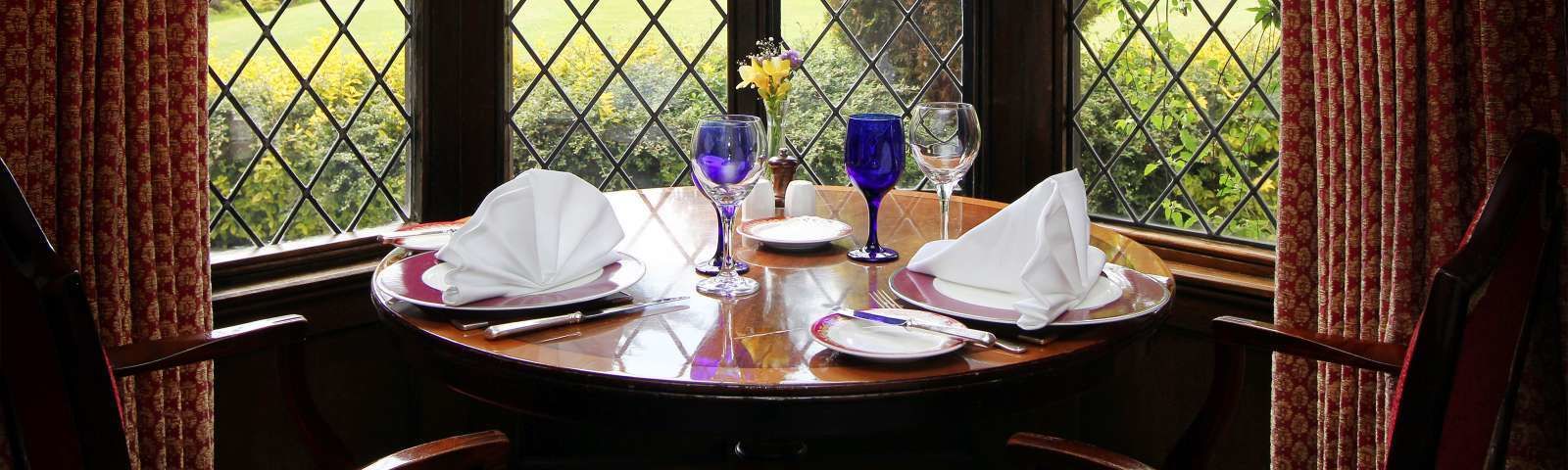 breakfast, lunch and dinner served