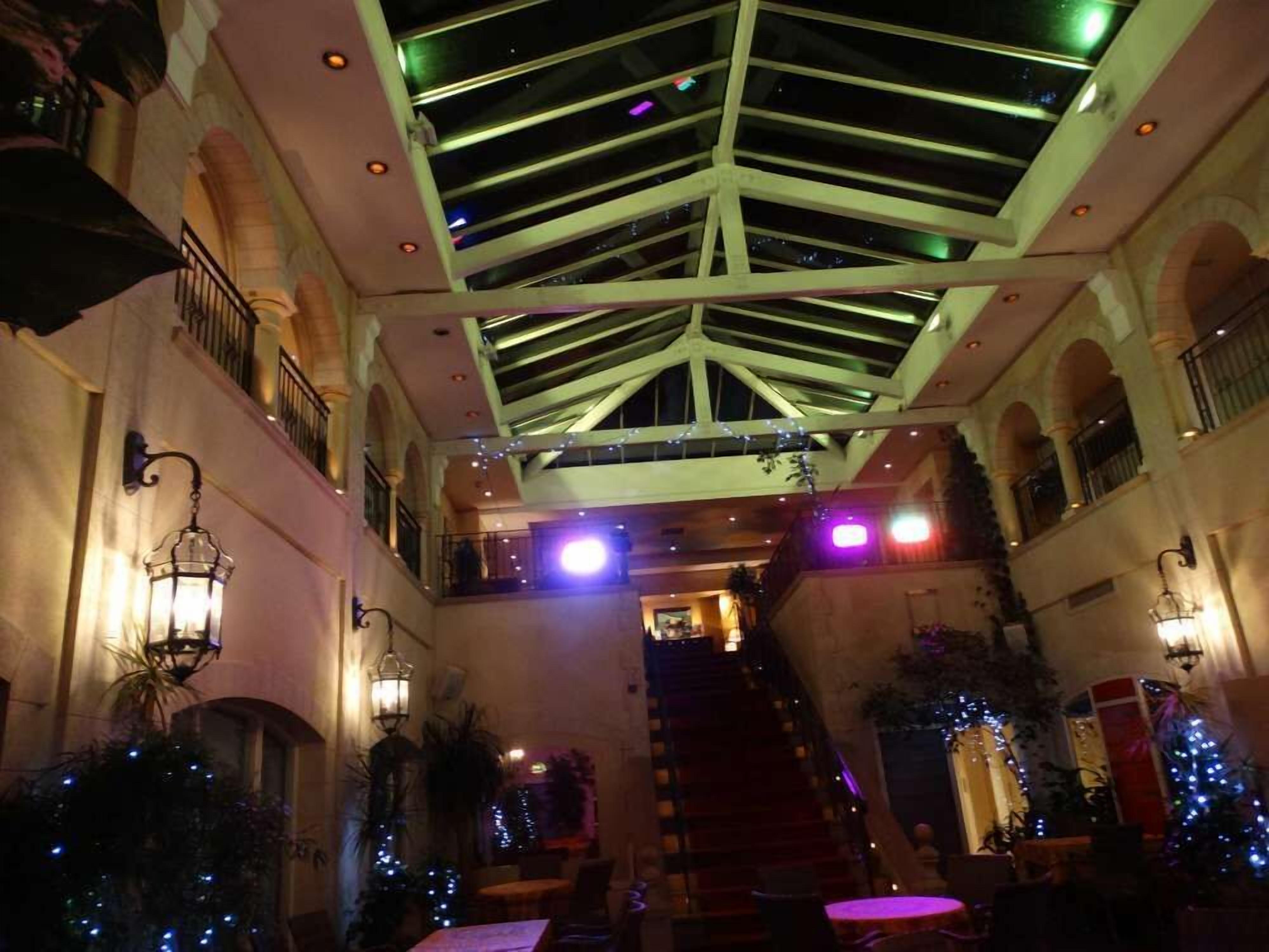 3 Bars/Lounges, Lobby-Lounge