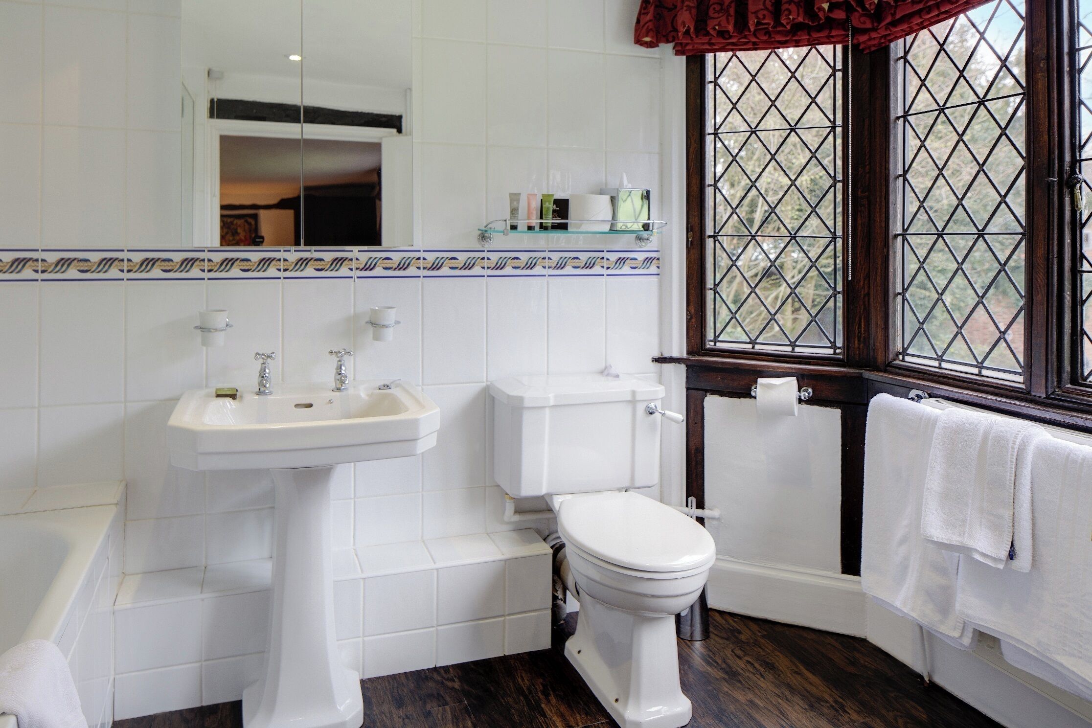 premium double room | bathroom | combined shower/bathtub, free toiletries, hair dryer, towels