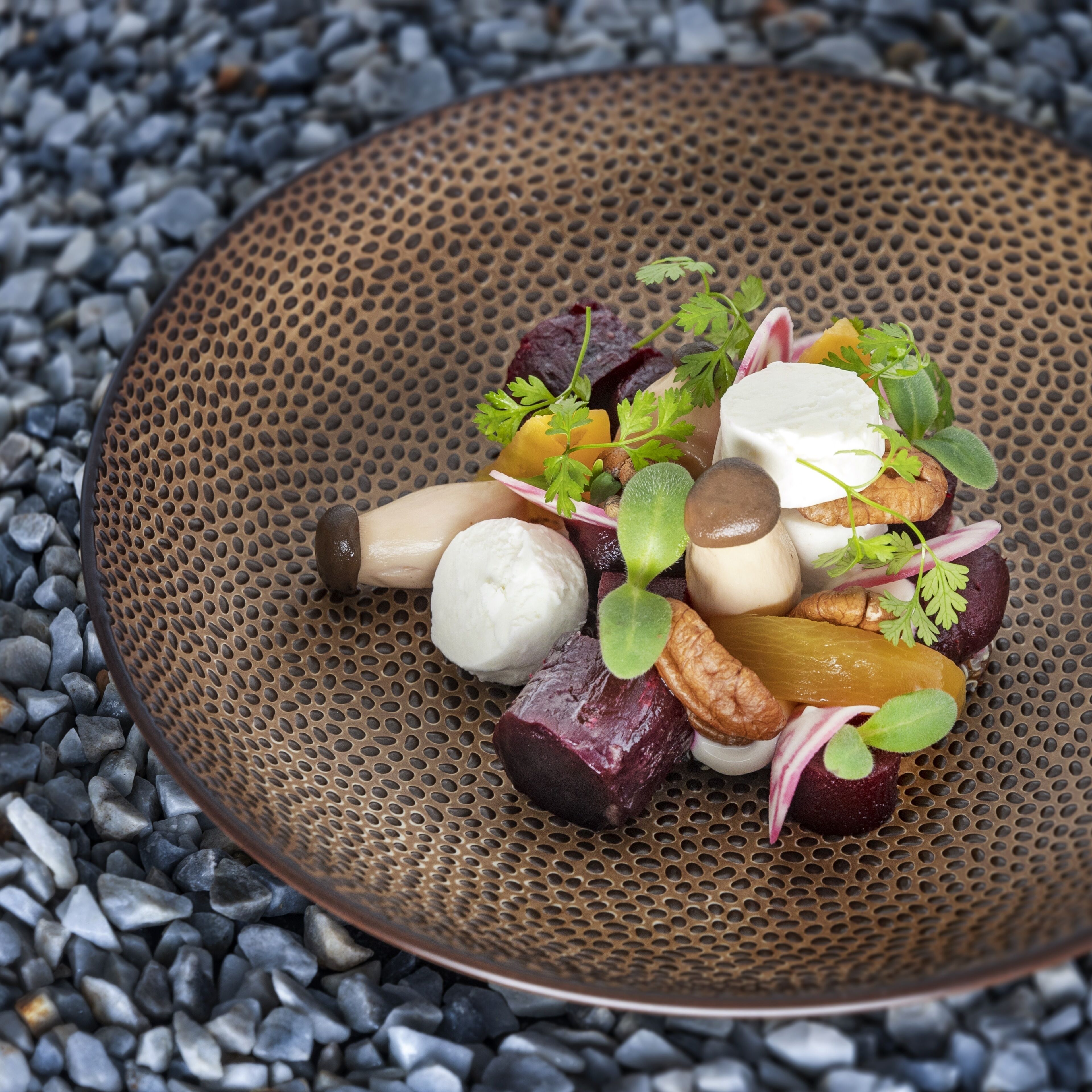 breakfast and lunch served, garden views