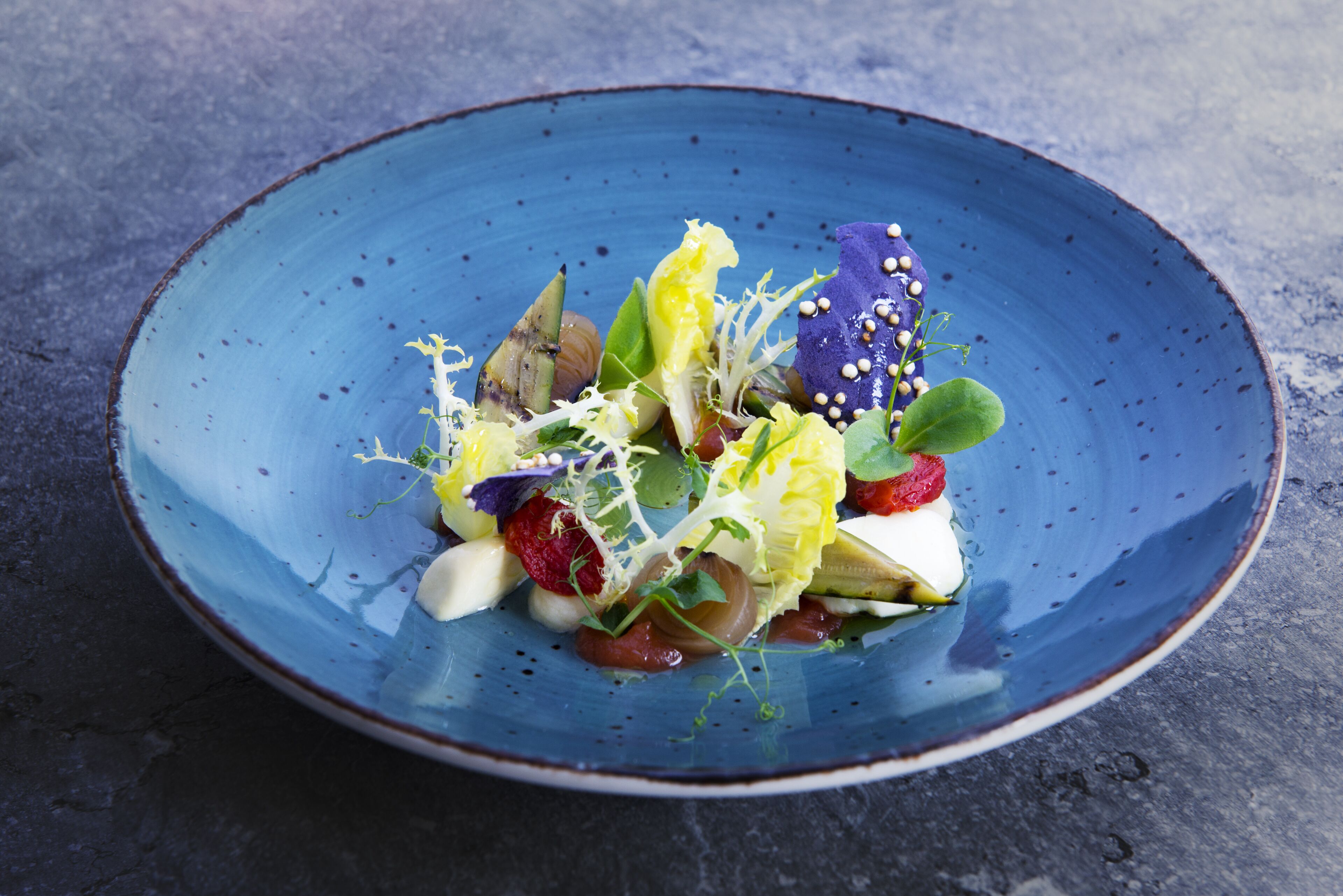 breakfast and lunch served, garden views