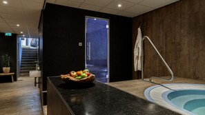 Sauna, steam room, Turkish bath/hammam, body treatments, aromatherapy