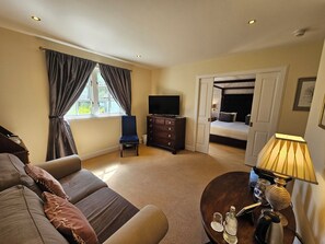 Suite Room | Individually decorated, individually furnished, desk, soundproofing