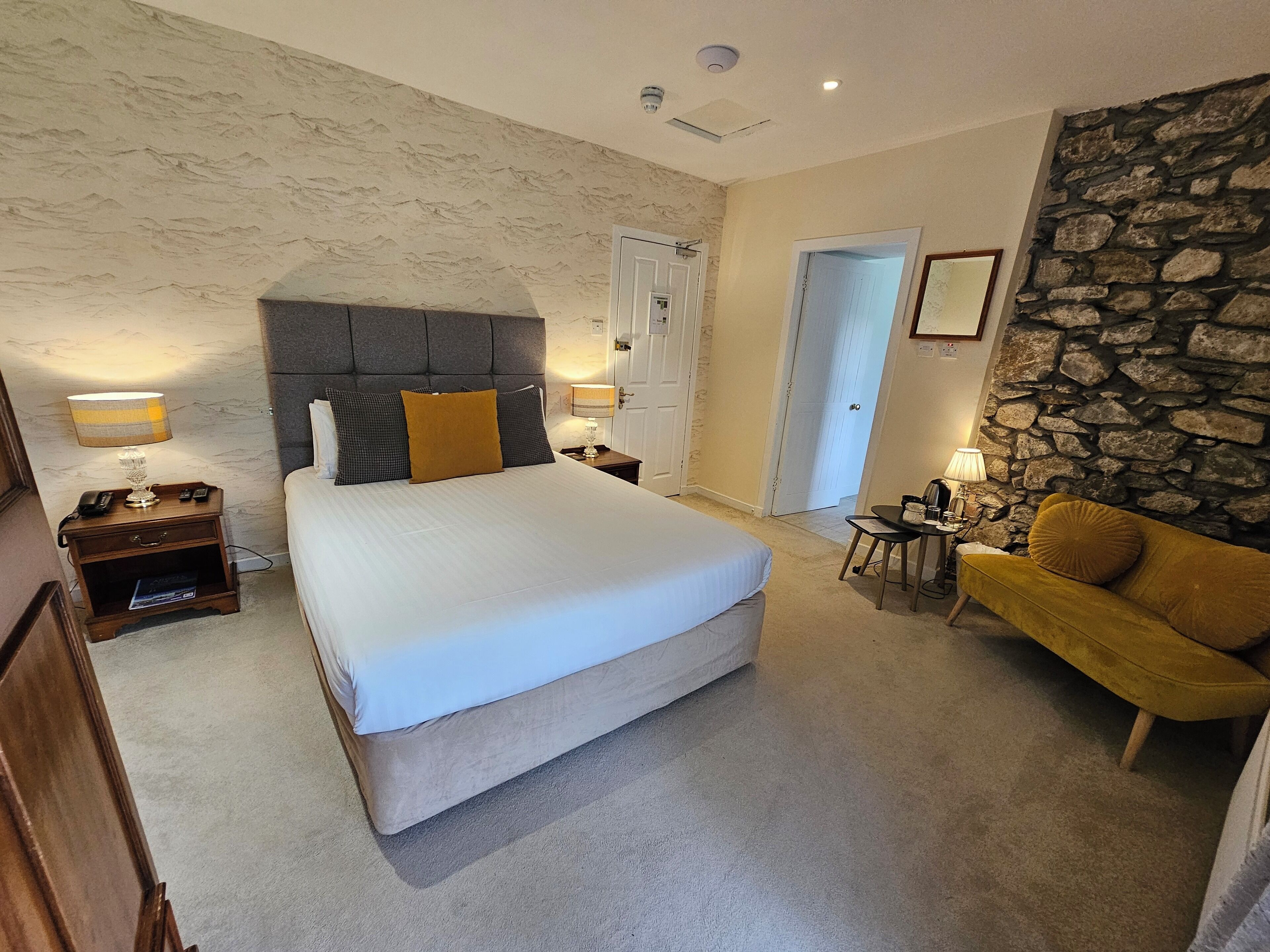 1 bedroom, individually decorated, individually furnished, desk