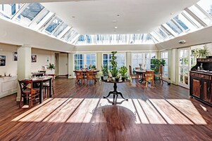 Breakfast, lunch and dinner served