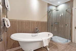 مغطس/حوض استحمام عميق