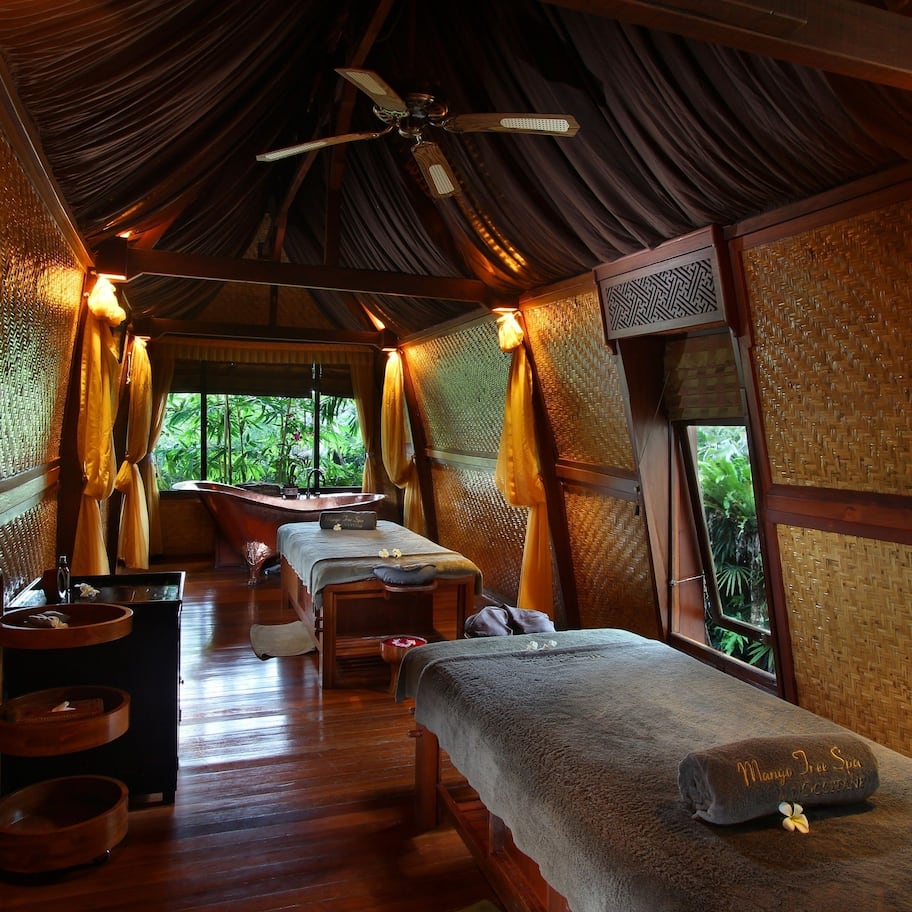 Couples treatment rooms, sauna, steam room, body treatments