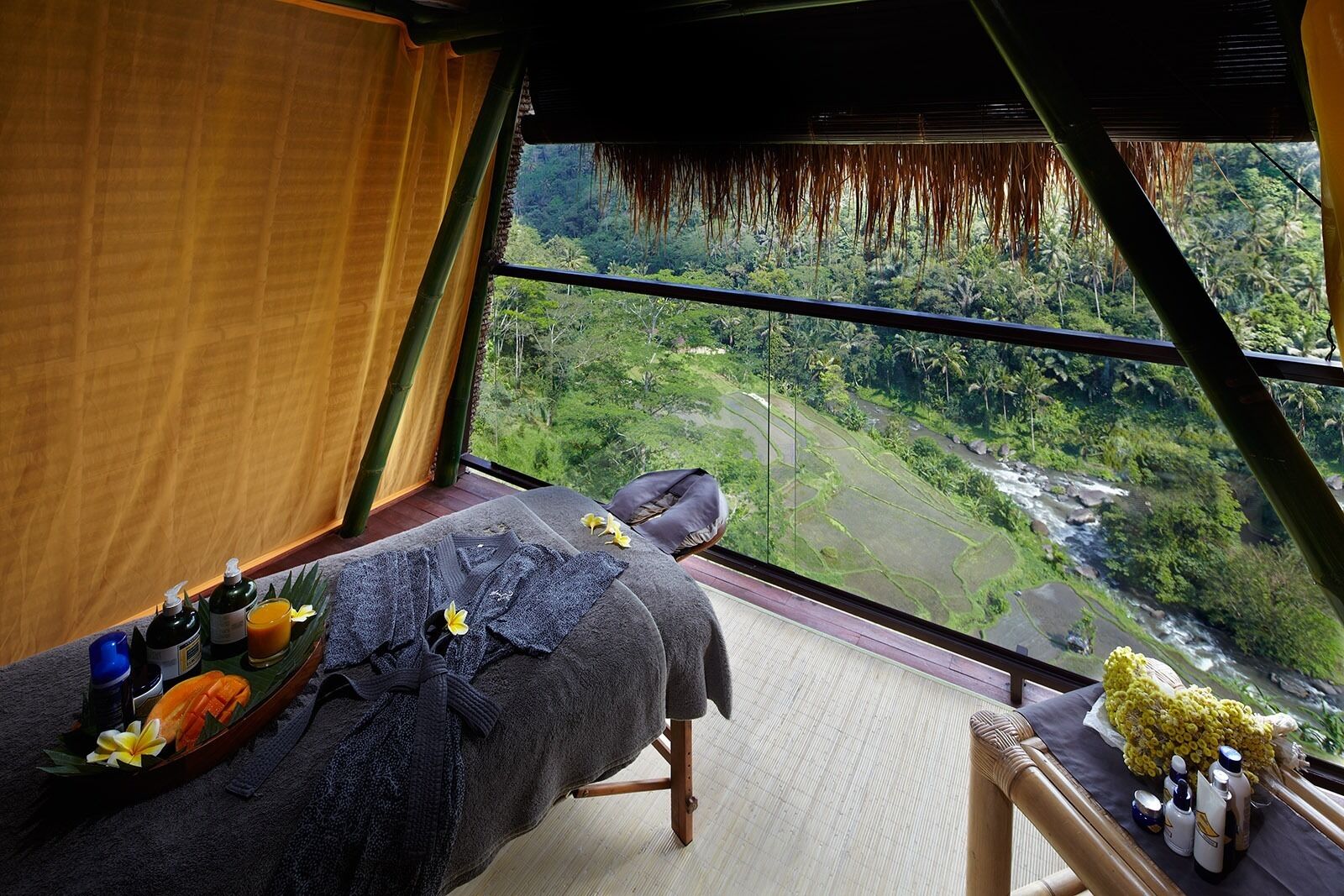 couples treatment room(s), sauna, steam room, body treatments