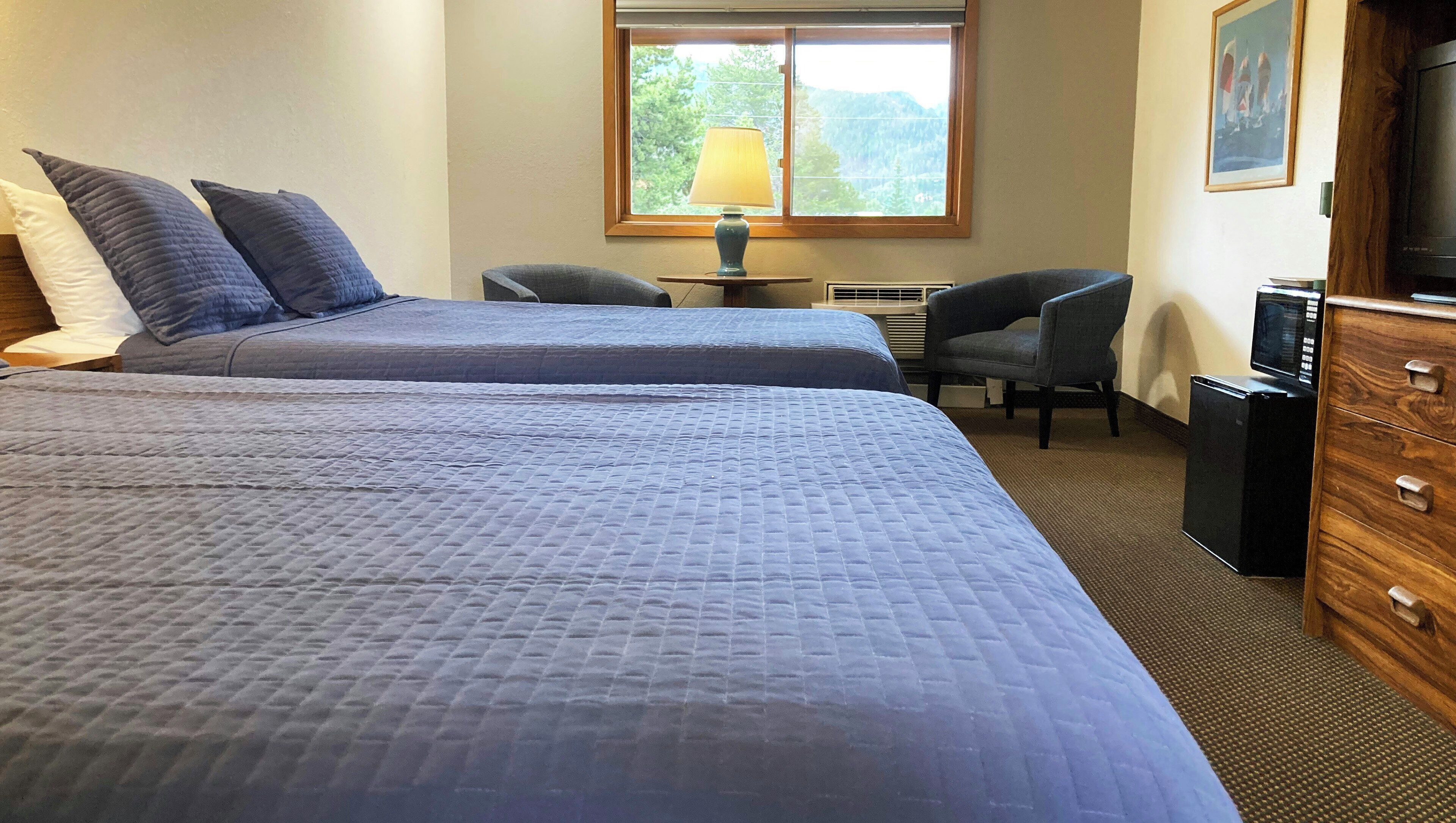 Standard Room, 2 Queen Beds, Refrigerator & Microwave (2 Queen Beds Mountain View Nonsmoking)