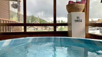 Bồn tắm spa trong nhà