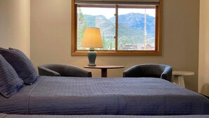 Standard Room, 1 King Bed, Non Smoking, Mountain View | Desk, iron/ironing board, free WiFi, bed sheets - Big Horn Lodge (Grand Lake)