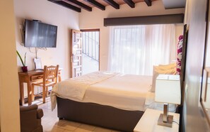 Chambre Simple, 1 très grand lit | Vue de la chambre