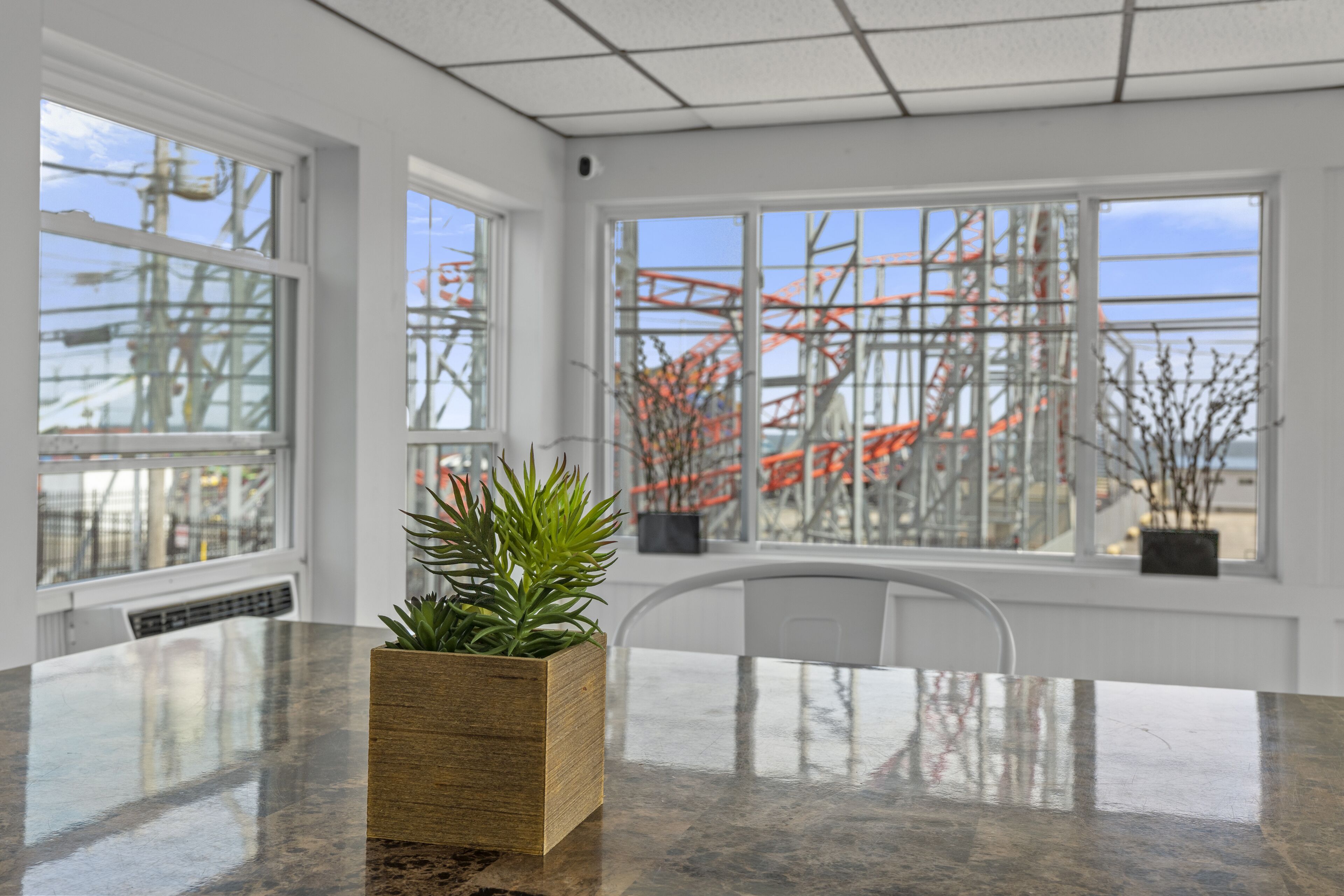 Lobby lounge